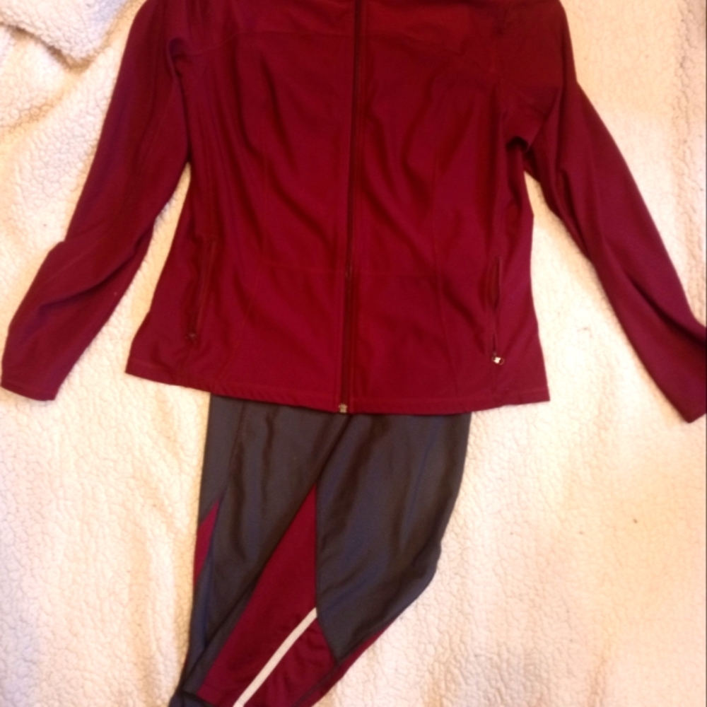 Xersion Legging with matching zip up jacket. Spandex/polyester size large